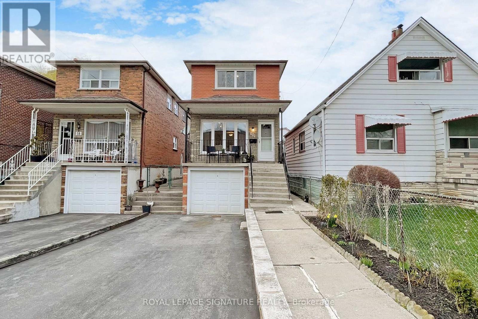 20 Newport Avenue, Toronto (Oakridge), Ontario  M1L 1H8 - Photo 1 - E12188615