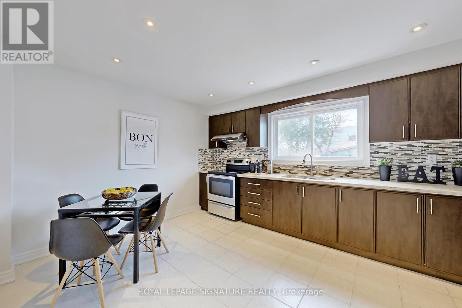 20 Newport Avenue, Toronto (Oakridge), Ontario  M1L 1H8 - Photo 6 - E12188615