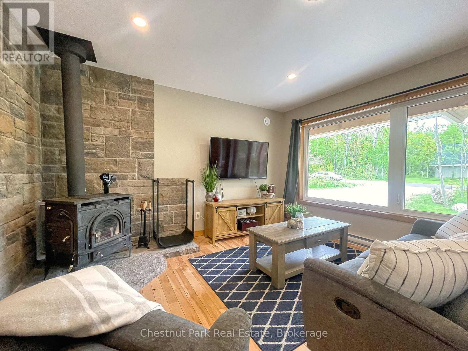 23 Maple Drive, Northern Bruce Peninsula, Ontario  N0H 1Z0 - Photo 8 - X12188904