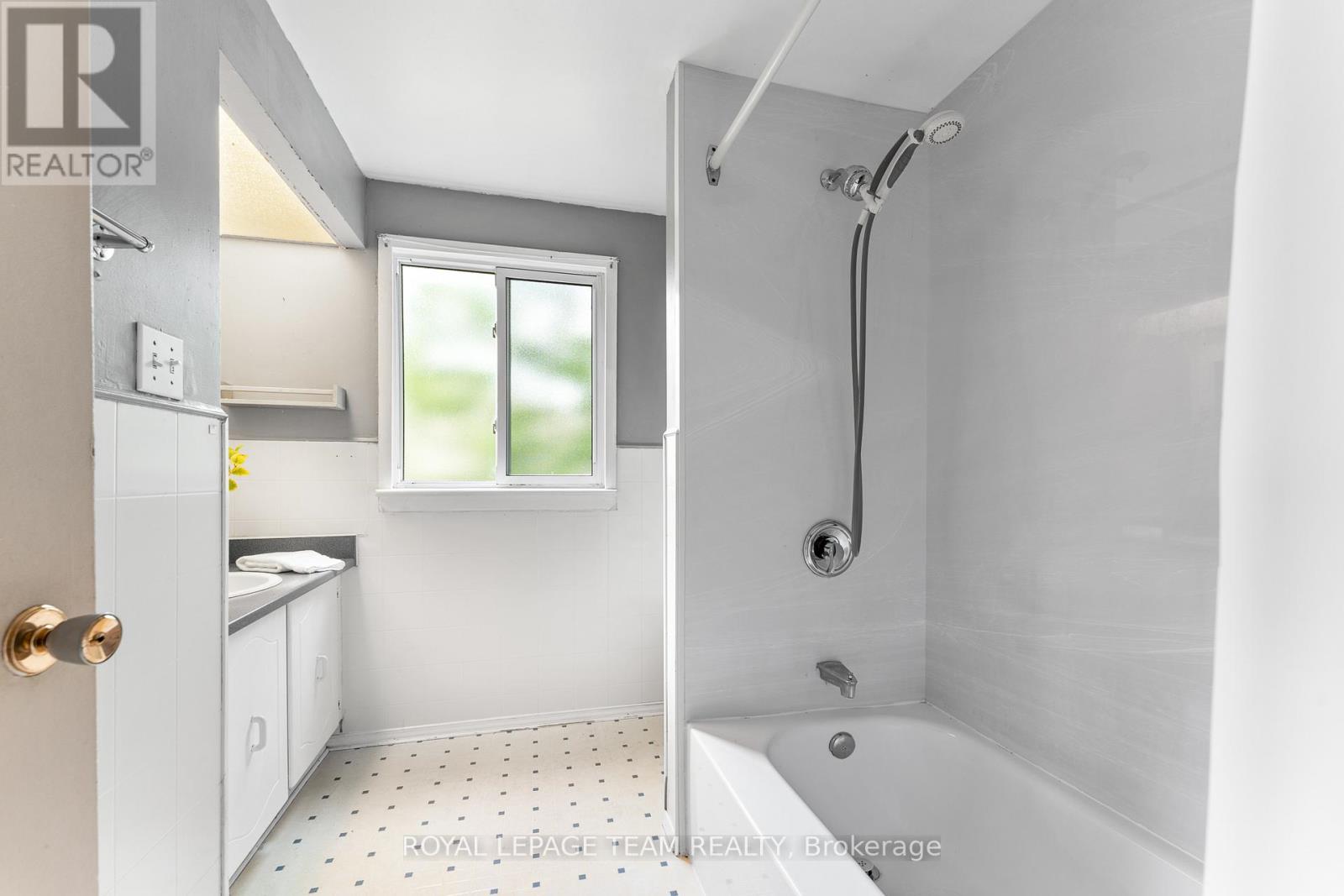 99 Seabrooke Drive, Ottawa, Ontario  K2L 2H9 - Photo 42 - X12188699