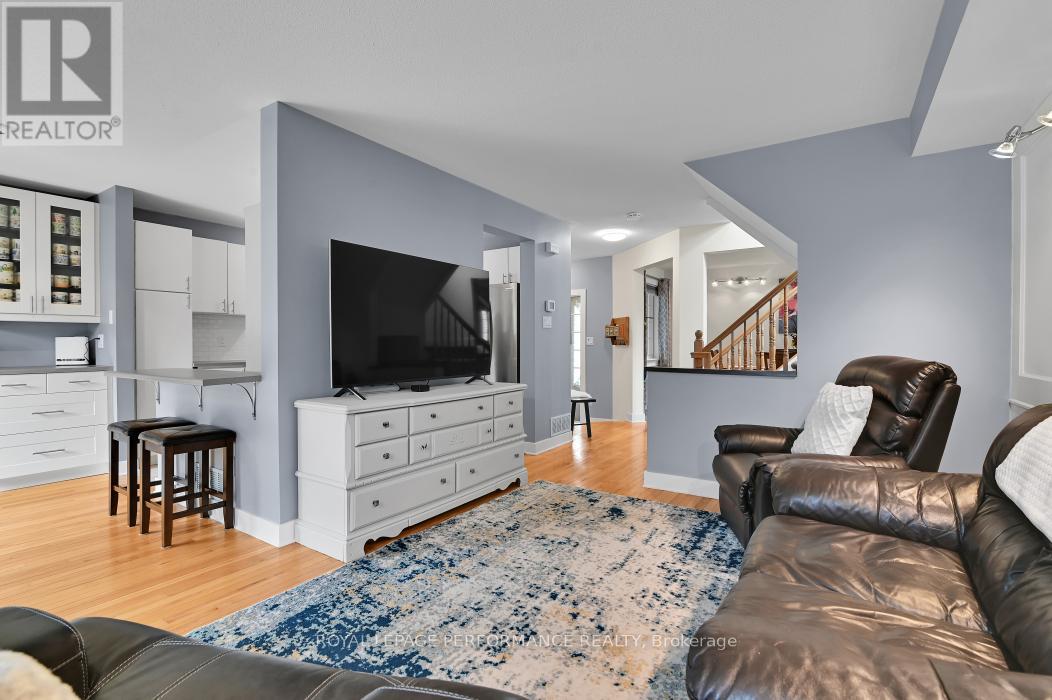 81 Armagh Way, Ottawa, Ontario  K2J 4C1 - Photo 6 - X12188888