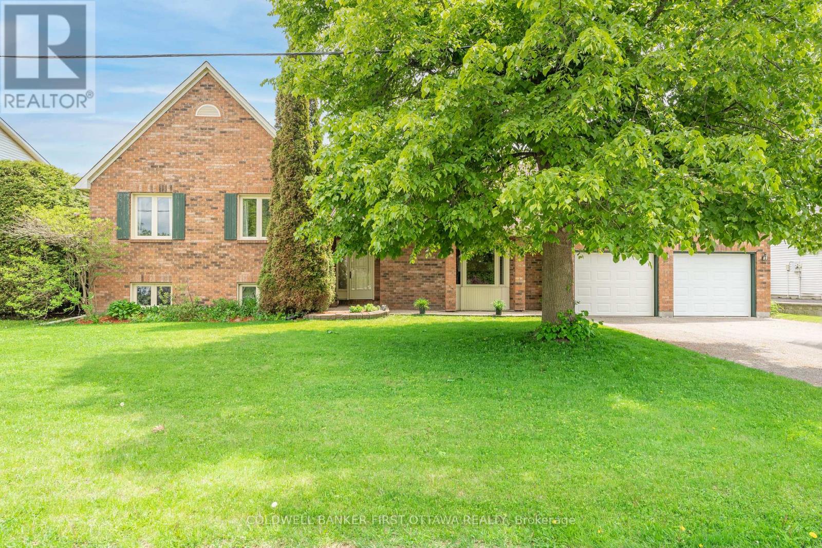 8 LACHAINE STREET SW, russell, Ontario