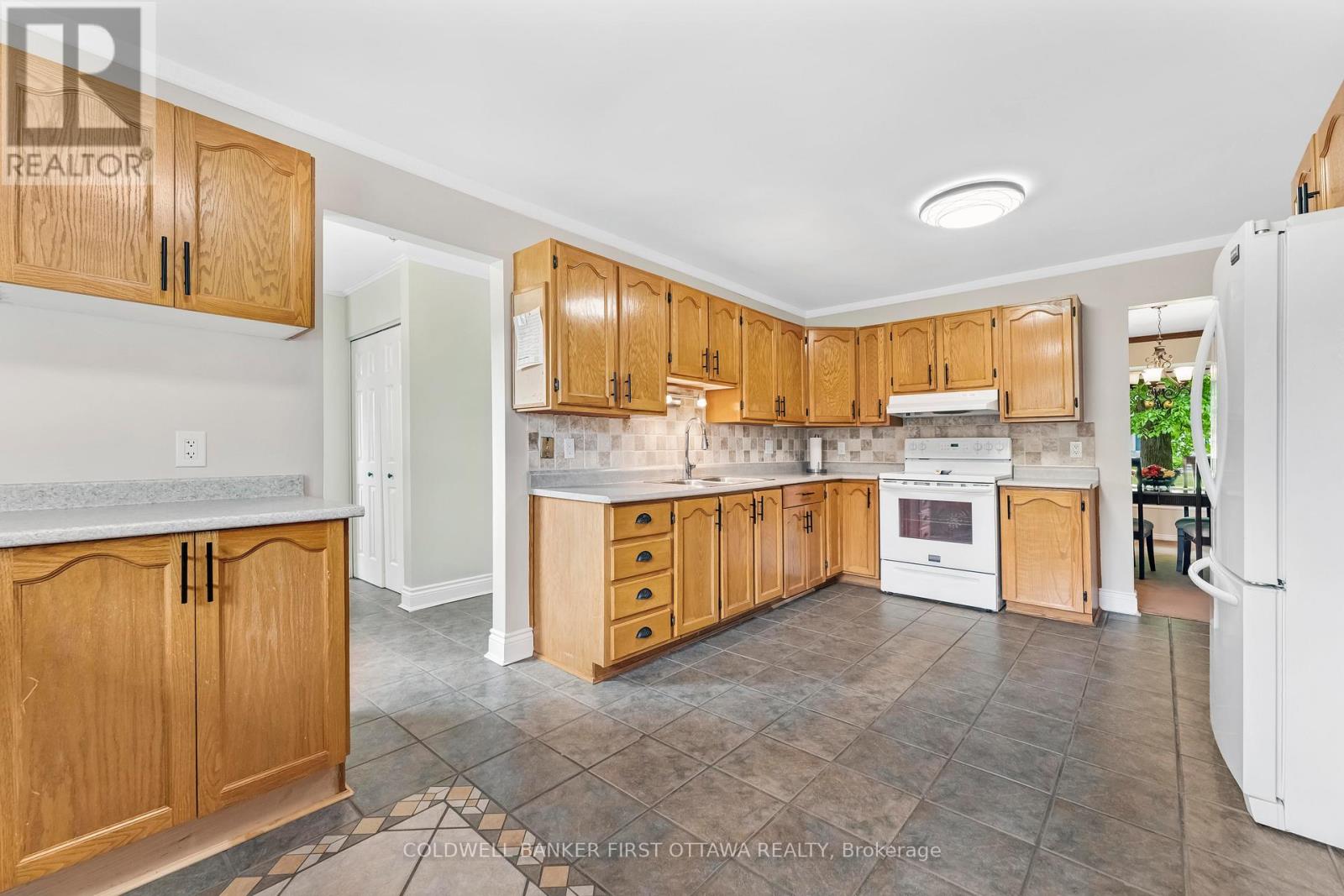 8 Lachaine Street Sw, Russell, Ontario  K0A 1W0 - Photo 11 - X12188915