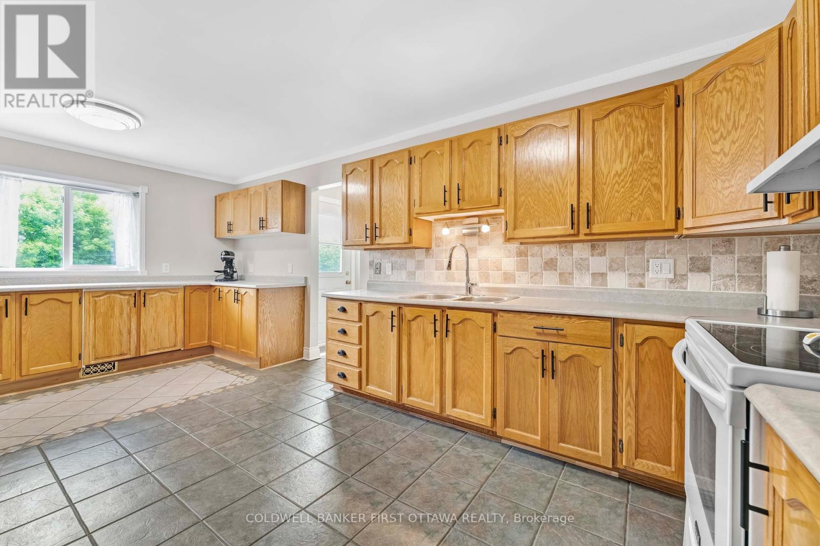 8 Lachaine Street Sw, Russell, Ontario  K0A 1W0 - Photo 14 - X12188915