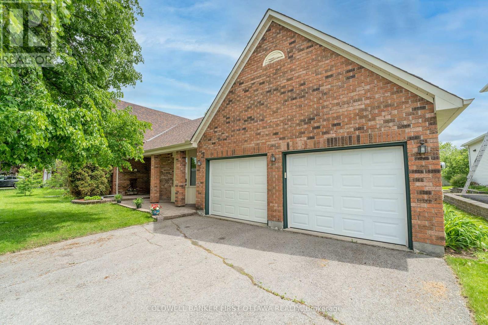 8 Lachaine Street Sw, Russell, Ontario  K0A 1W0 - Photo 2 - X12188915