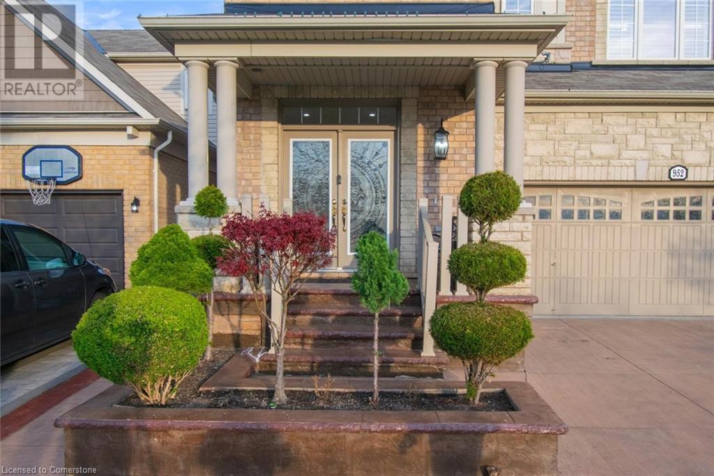 952 Clark Boulevard, Milton, Ontario  L9T 6P6 - Photo 3 - 40725675