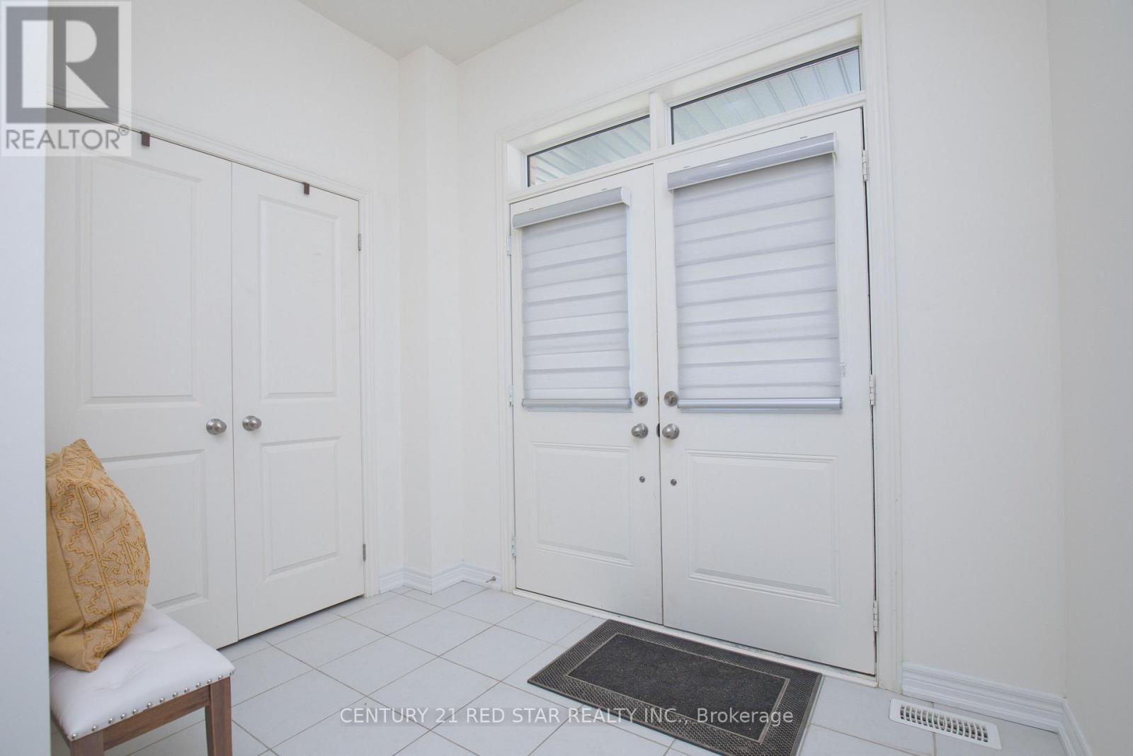 633 Brisdale Drive, Brampton, Ontario  L7A 5B6 - Photo 5 - W12188597