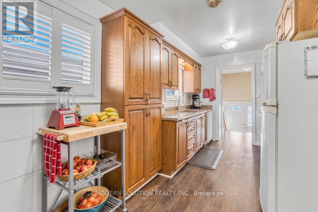 477 Fendalton Street, Mississauga, Ontario  L5B 2L8 - Photo 12 - W12188607