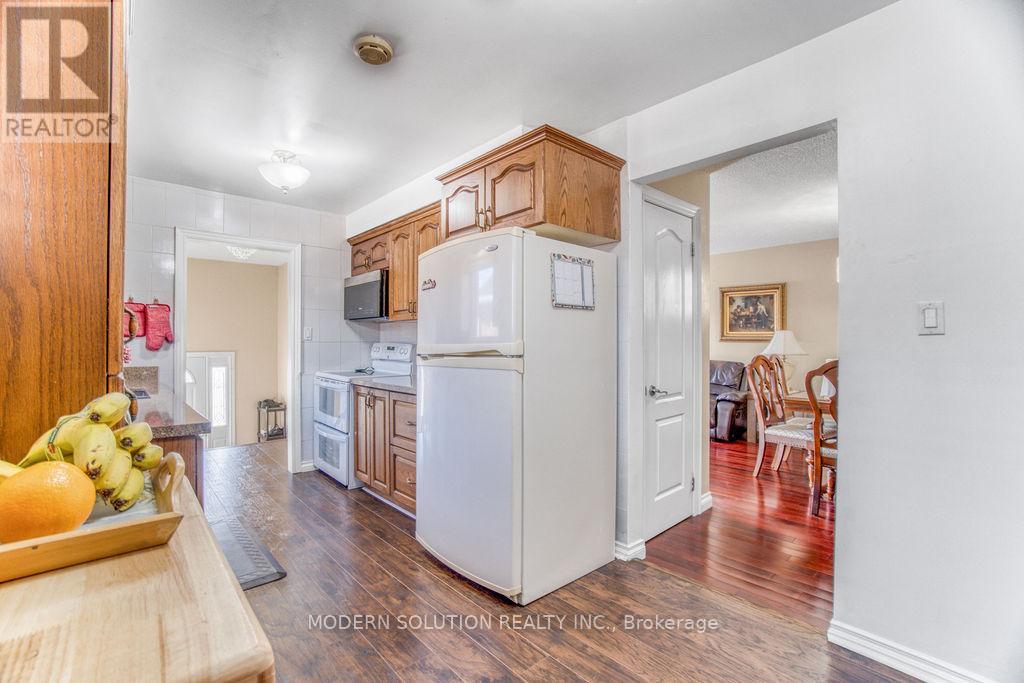 477 Fendalton Street, Mississauga, Ontario  L5B 2L8 - Photo 13 - W12188607