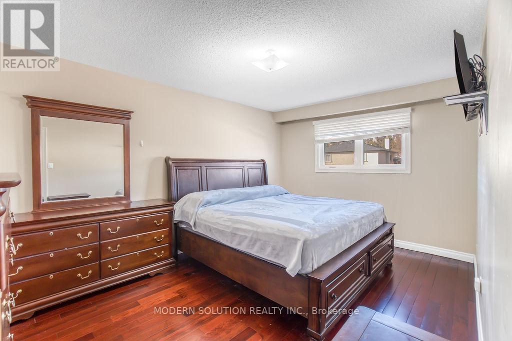 477 Fendalton Street, Mississauga, Ontario  L5B 2L8 - Photo 16 - W12188607