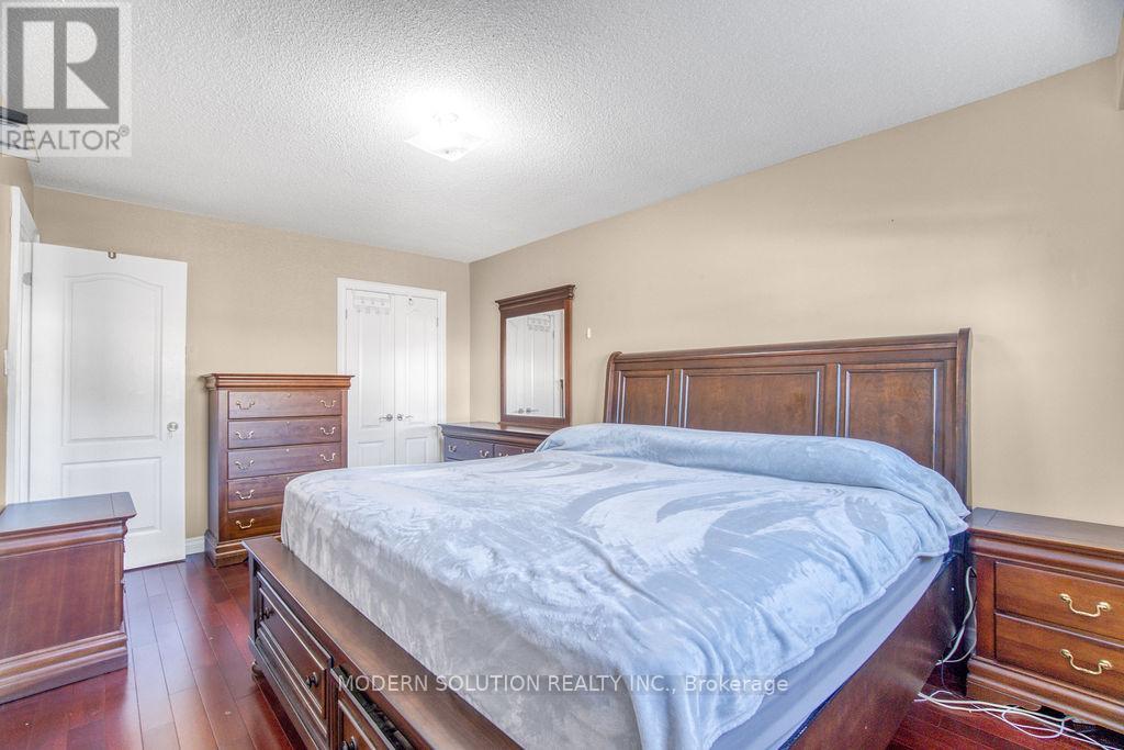 477 Fendalton Street, Mississauga, Ontario  L5B 2L8 - Photo 17 - W12188607