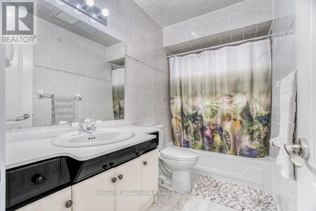 477 Fendalton Street, Mississauga, Ontario  L5B 2L8 - Photo 22 - W12188607
