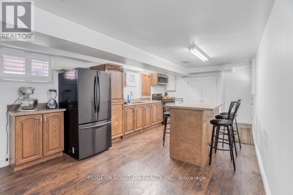 477 Fendalton Street, Mississauga, Ontario  L5B 2L8 - Photo 33 - W12188607