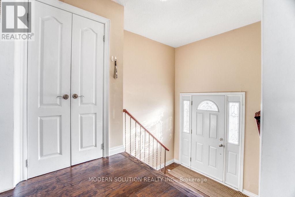 477 Fendalton Street, Mississauga, Ontario  L5B 2L8 - Photo 4 - W12188607