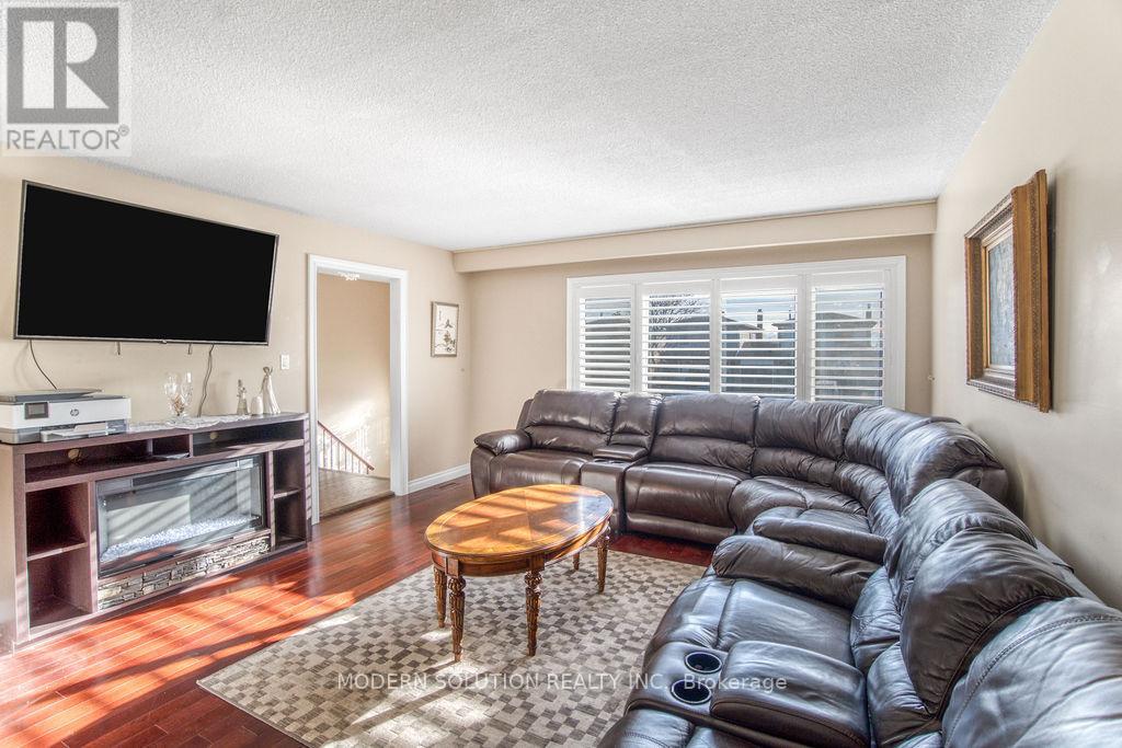 477 Fendalton Street, Mississauga, Ontario  L5B 2L8 - Photo 6 - W12188607