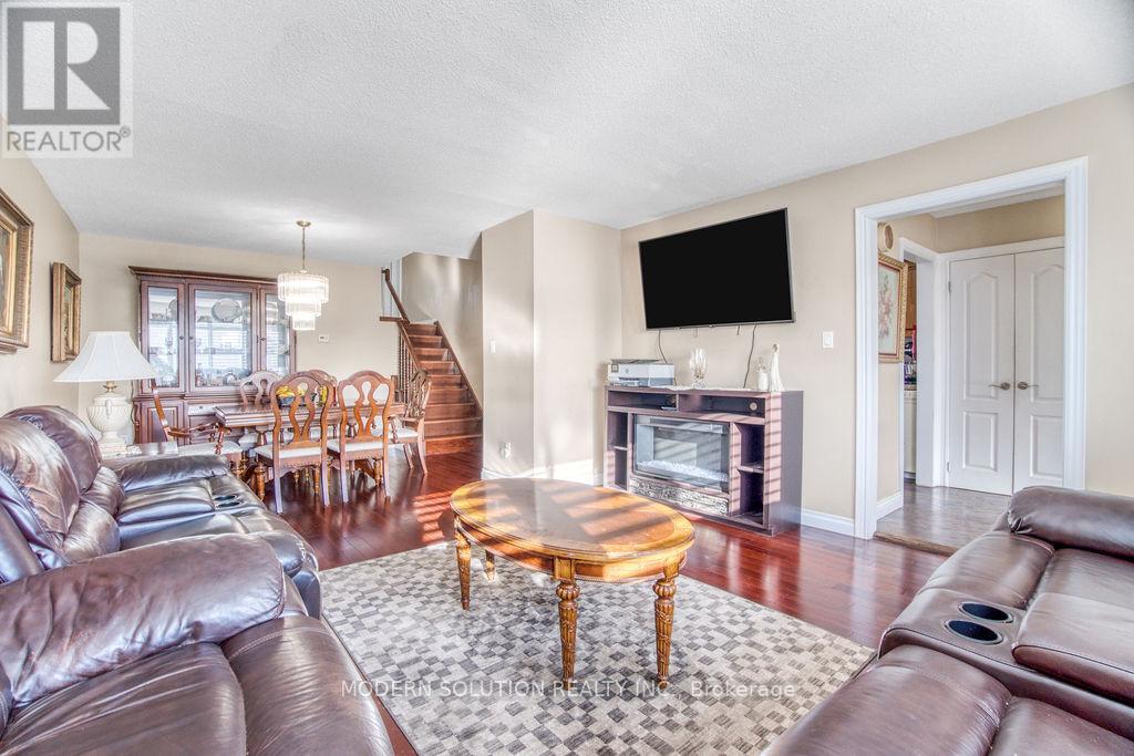477 Fendalton Street, Mississauga, Ontario  L5B 2L8 - Photo 7 - W12188607