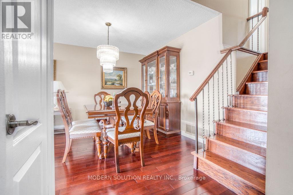 477 Fendalton Street, Mississauga, Ontario  L5B 2L8 - Photo 9 - W12188607