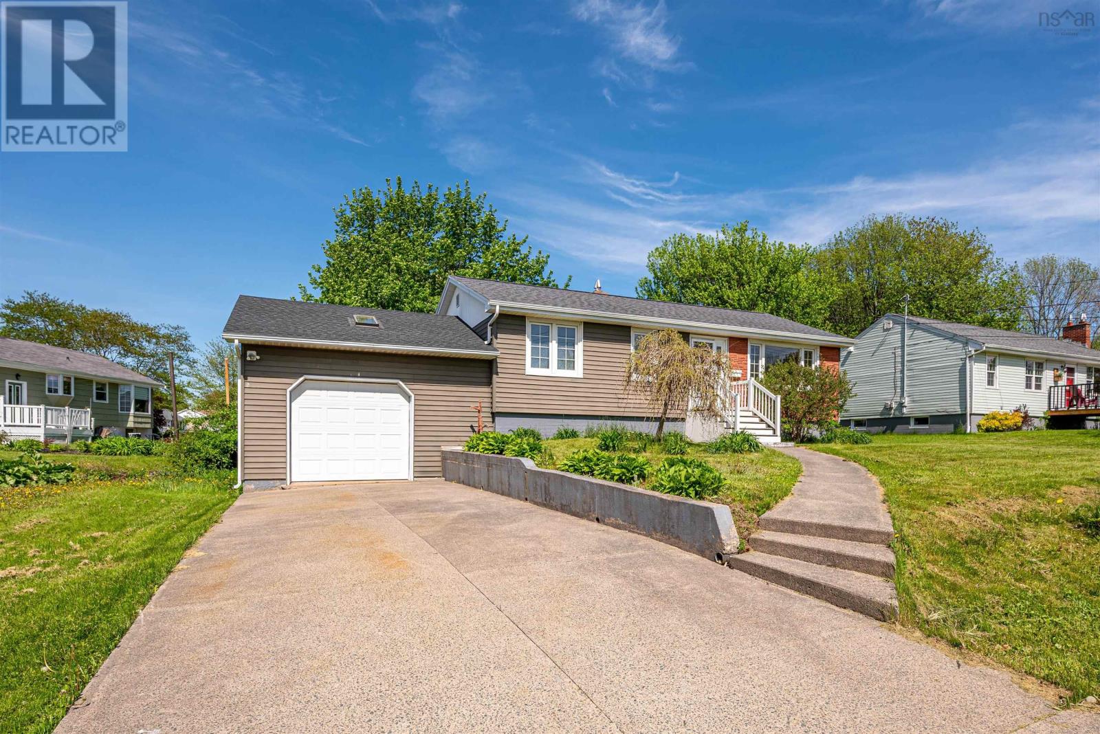 Property at 16 Brigadoon Drive image 2