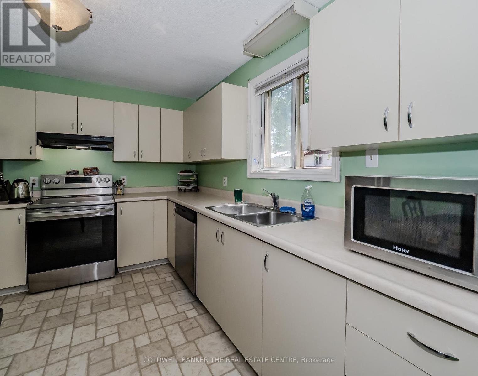 Property at 184 FERNWOOD DRIVE image 4