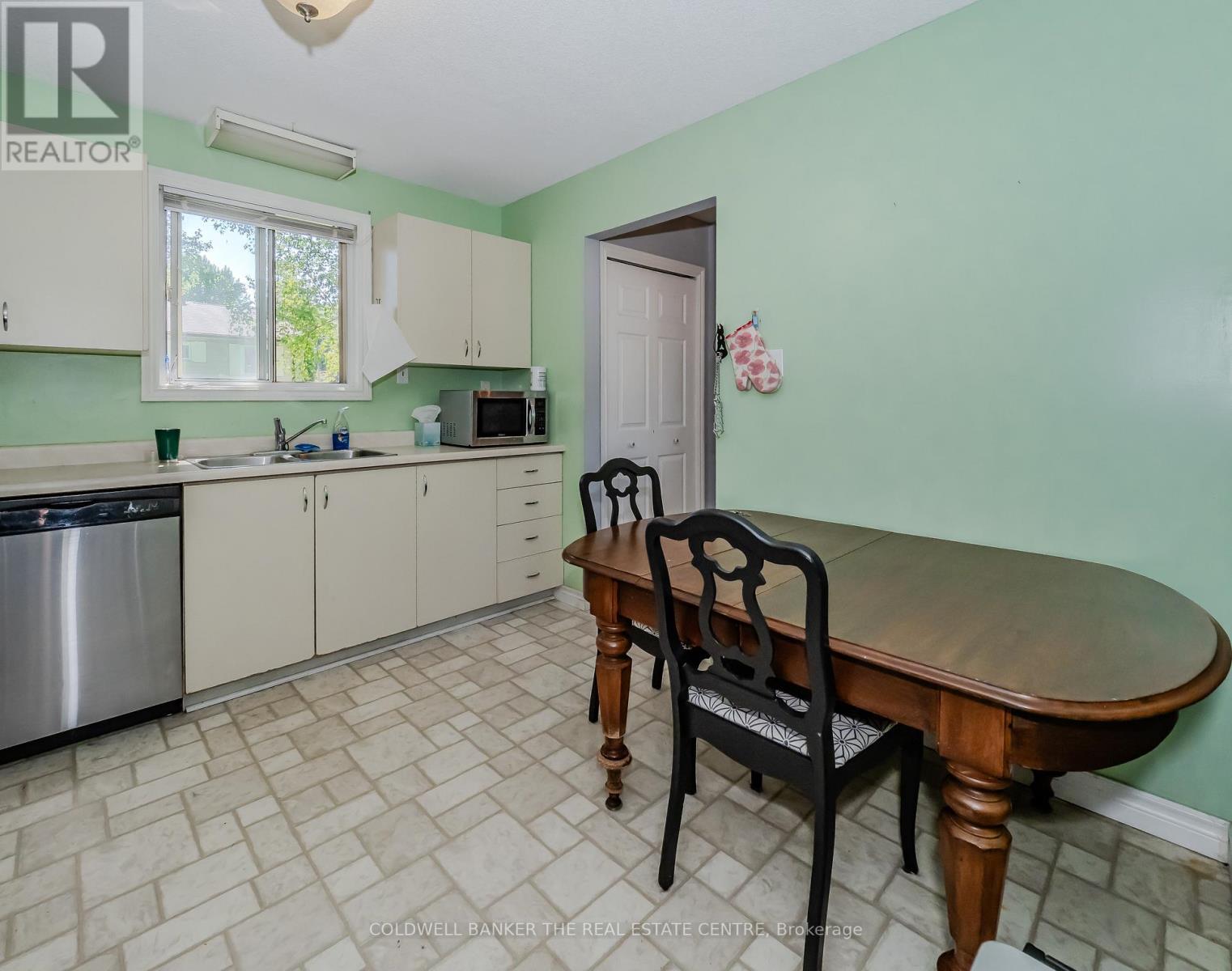 Property at 184 FERNWOOD DRIVE image 5