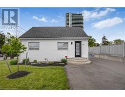 15 CENTRE Street S, Brampton, Ontario