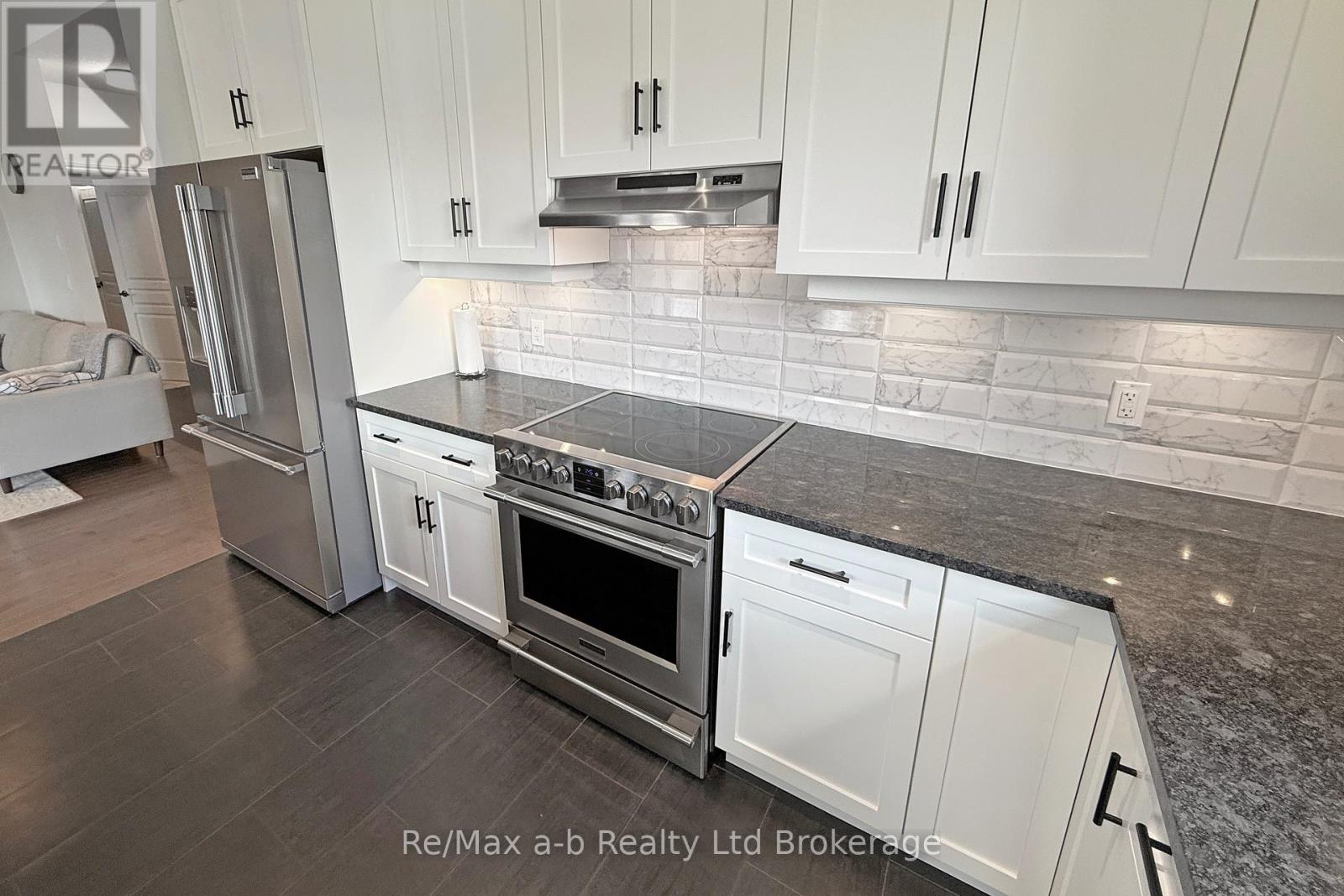 255 Wedgewood Drive, Woodstock, Ontario N4T 0J1 - Photo 13 - X12162246