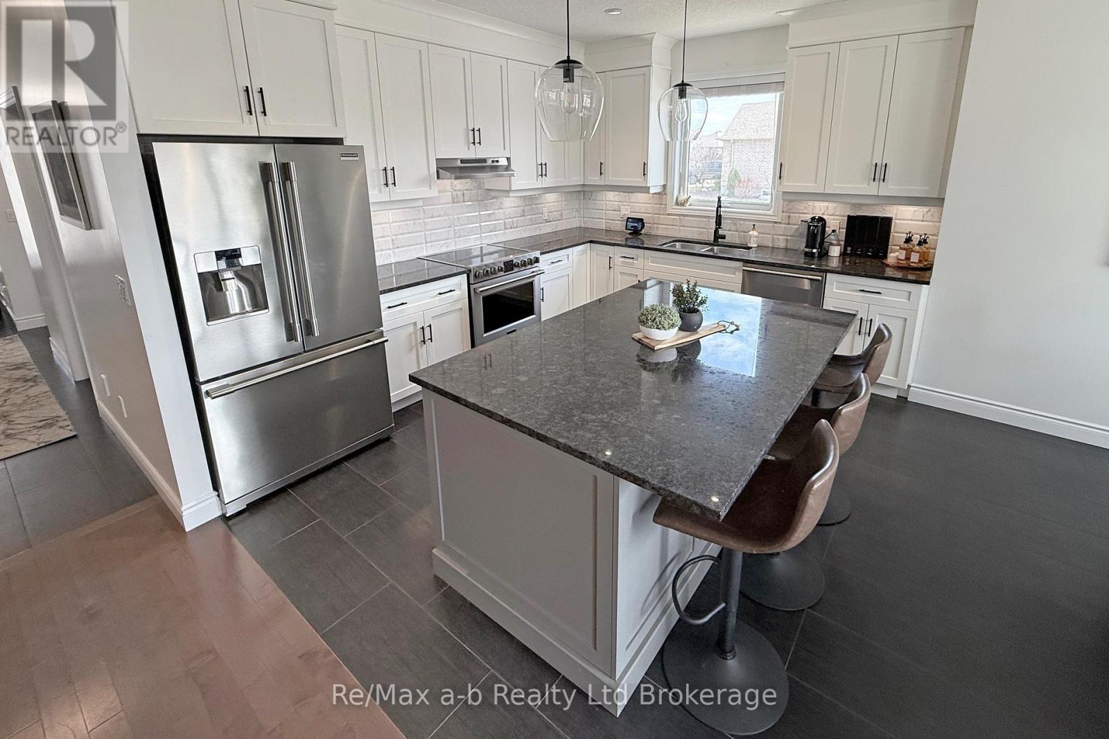 255 Wedgewood Drive, Woodstock, Ontario N4T 0J1 - Photo 11 - X12162246