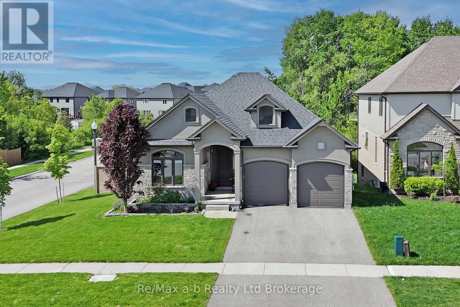 255 WEDGEWOOD DRIVE, Woodstock, Ontario