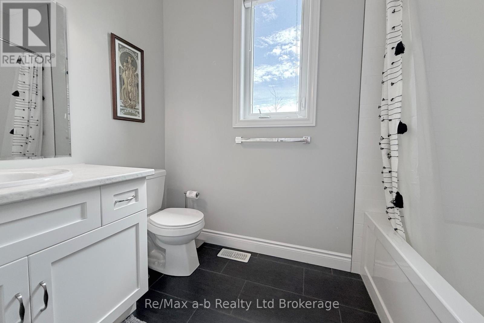 255 Wedgewood Drive, Woodstock, Ontario N4T 0J1 - Photo 24 - X12162246