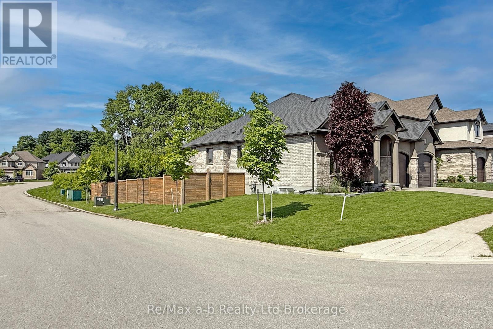 255 Wedgewood Drive, Woodstock, Ontario N4T 0J1 - Photo 4 - X12162246
