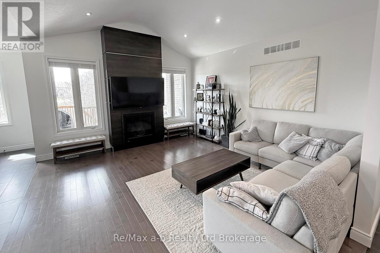 255 Wedgewood Drive, Woodstock, Ontario N4T 0J1 - Photo 8 - X12162246