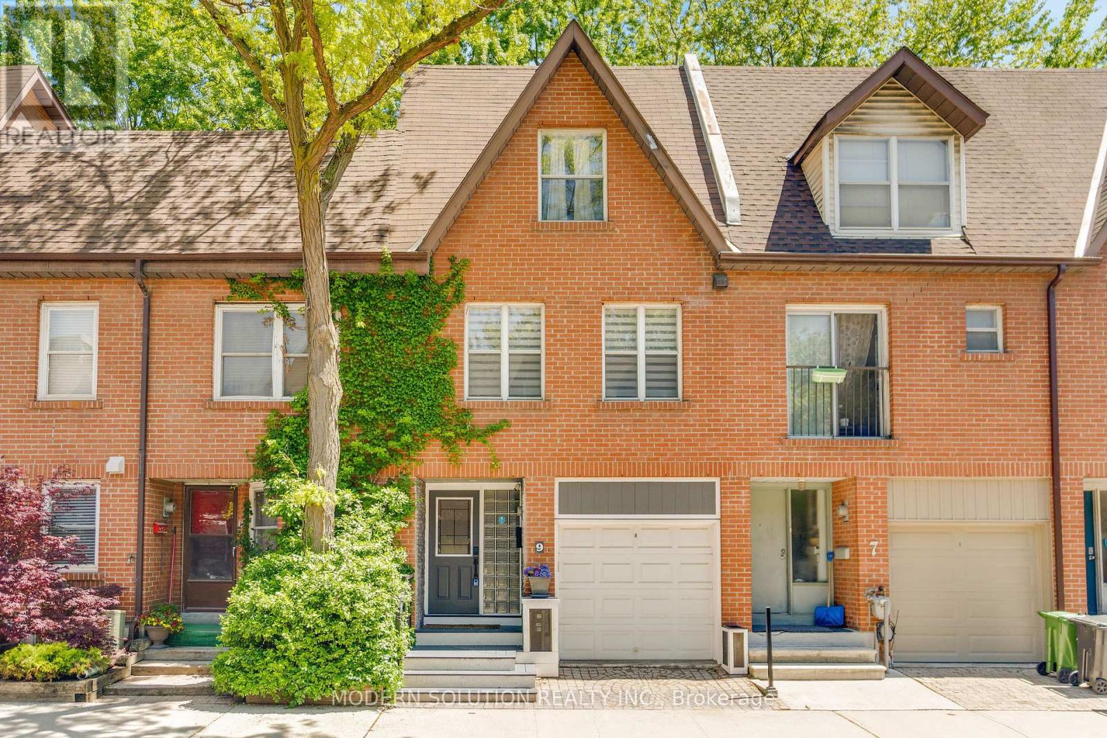9 DOUVILLE COURT, Toronto, Ontario