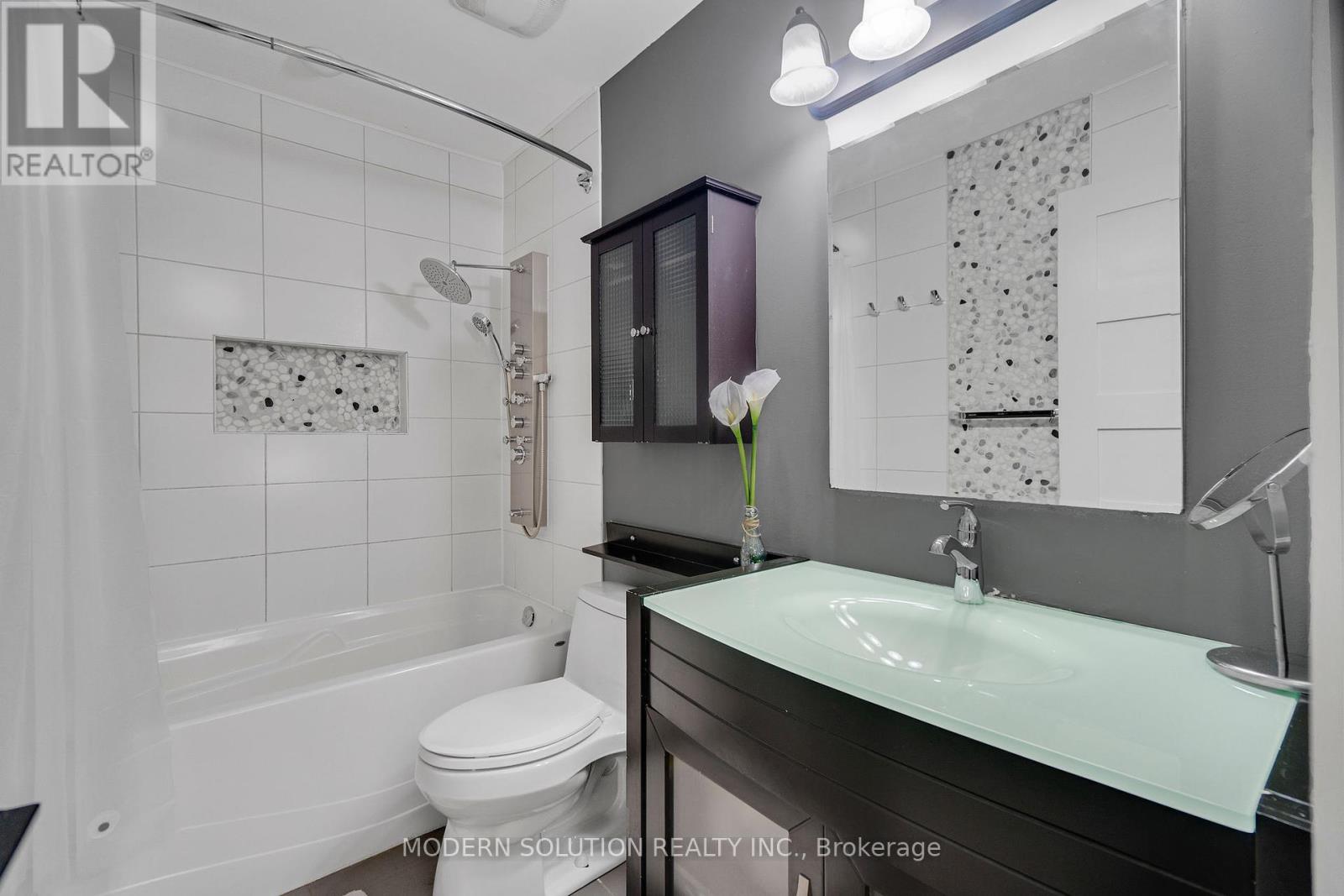 9 Douville Court, Toronto (Waterfront Communities), Ontario  M5A 4E7 - Photo 26 - C12188708