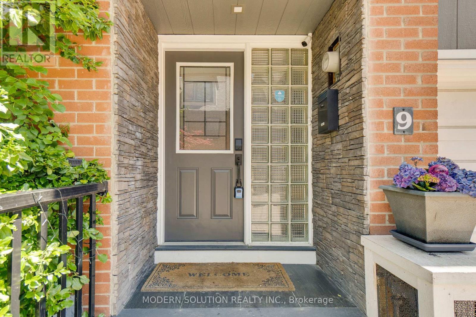 9 Douville Court, Toronto, Ontario  M5A 4E7 - Photo 3 - C12188708