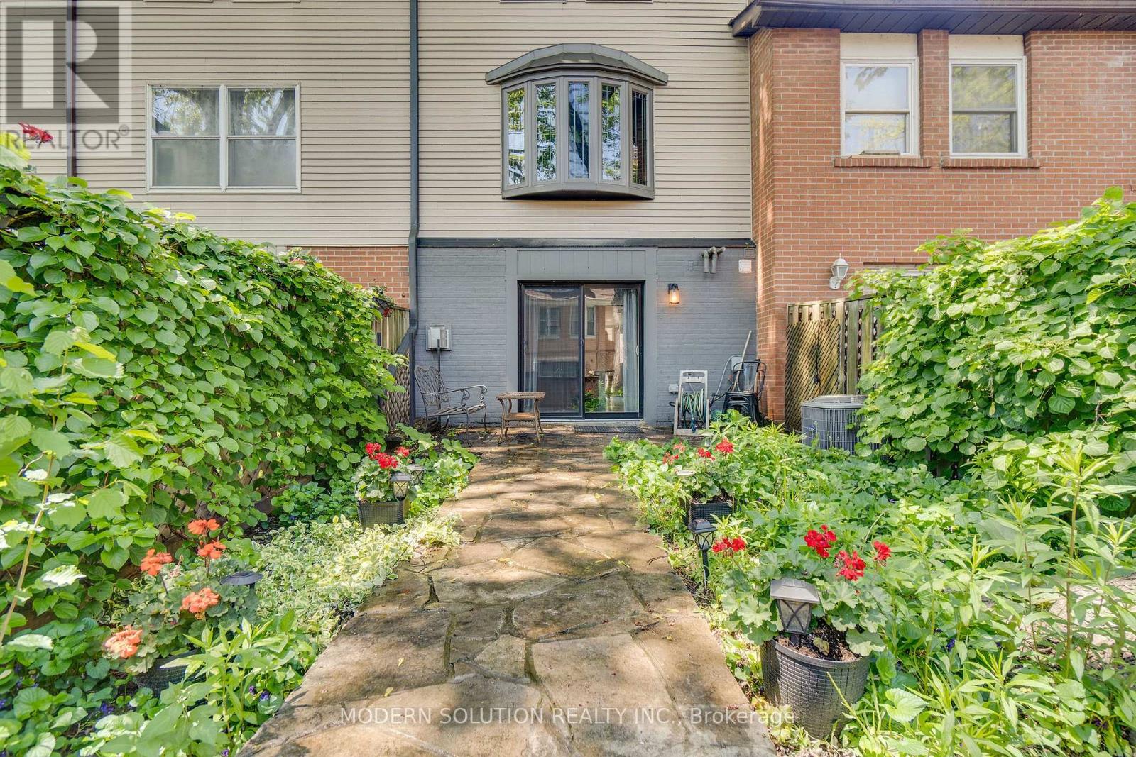 9 Douville Court, Toronto, Ontario  M5A 4E7 - Photo 30 - C12188708