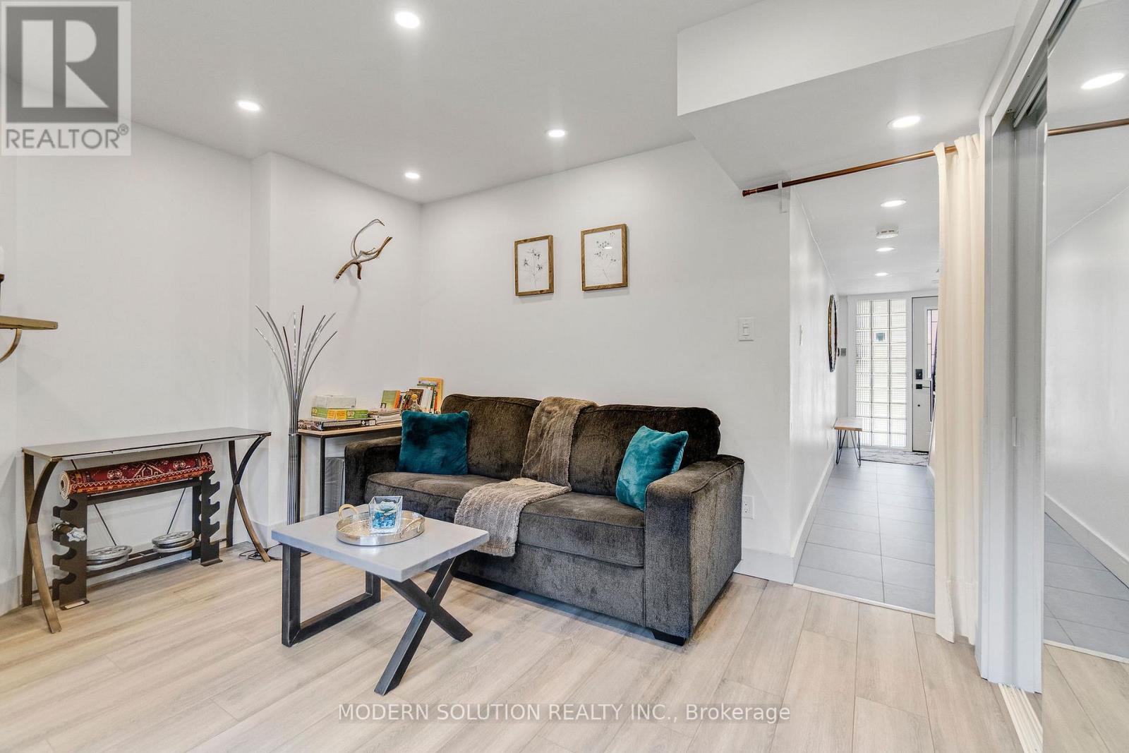 9 Douville Court, Toronto, Ontario  M5A 4E7 - Photo 7 - C12188708