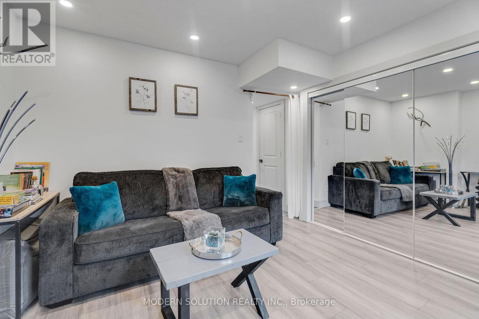 9 Douville Court, Toronto, Ontario  M5A 4E7 - Photo 8 - C12188708