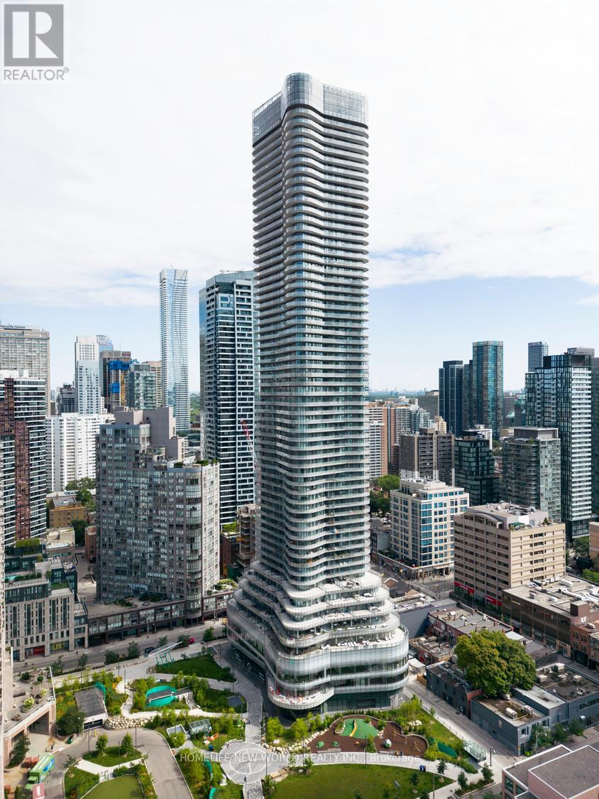 402 - 11 Wellesley Street W, Toronto, Ontario  M4Y 0G4 - Photo 1 - C12188721