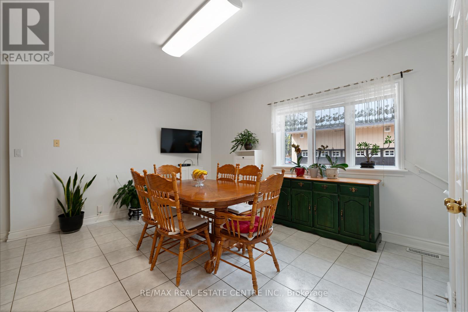 14 Churchill Avenue, Toronto, Ontario  M6J 2B4 - Photo 11 - C12188811