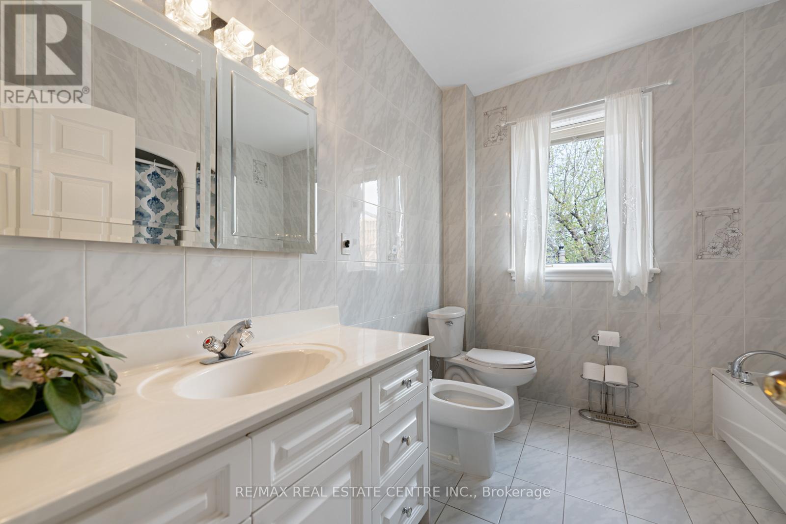 14 Churchill Avenue, Toronto, Ontario  M6J 2B4 - Photo 14 - C12188811