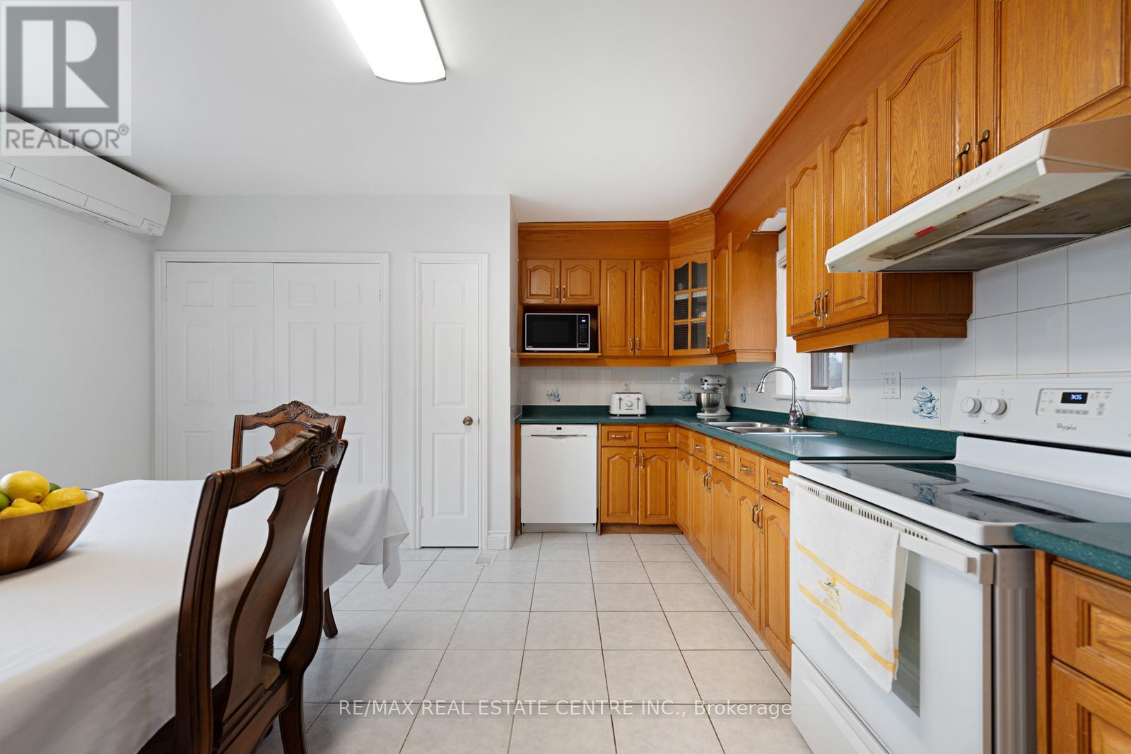 14 Churchill Avenue, Toronto, Ontario  M6J 2B4 - Photo 22 - C12188811