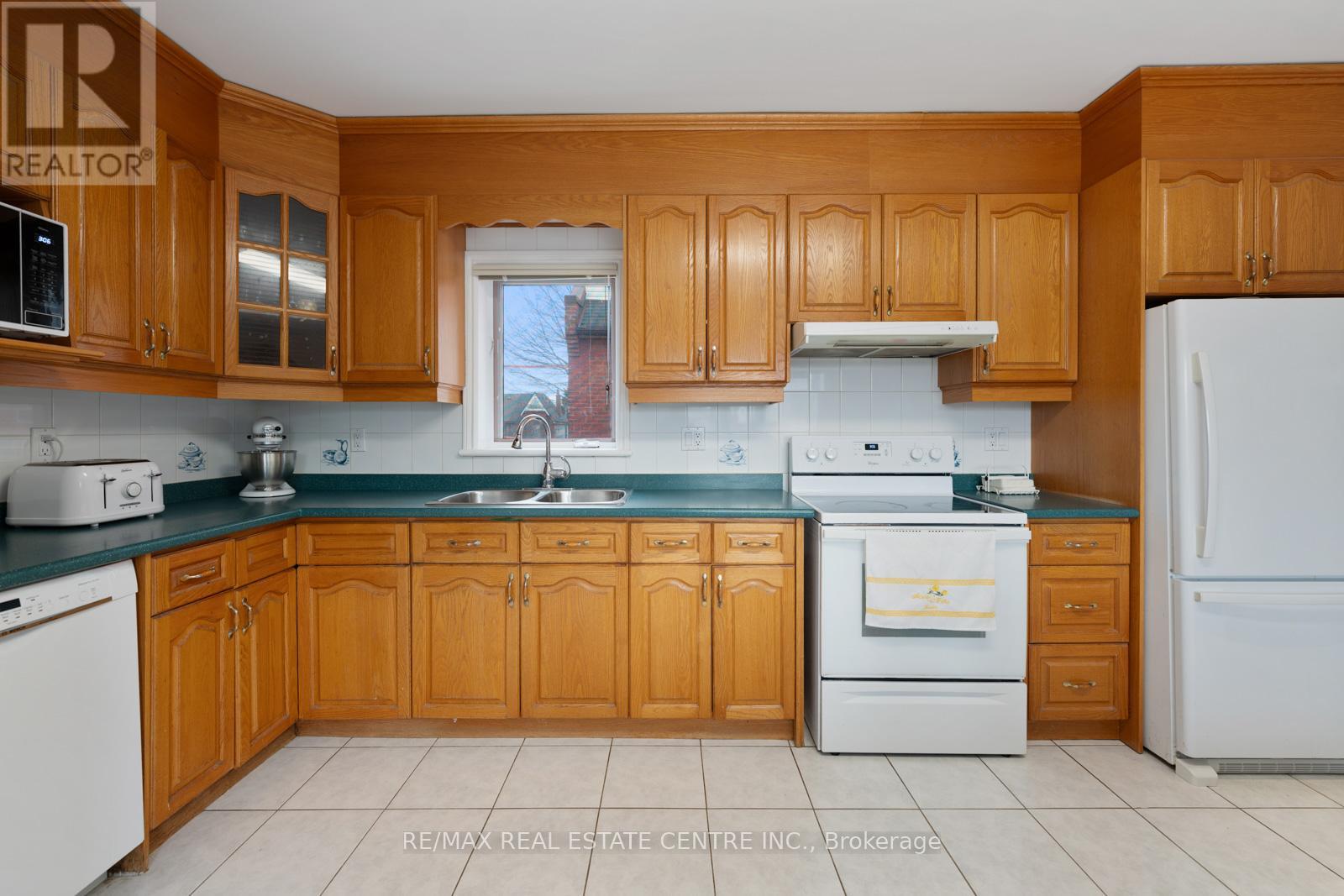 14 Churchill Avenue, Toronto, Ontario  M6J 2B4 - Photo 24 - C12188811