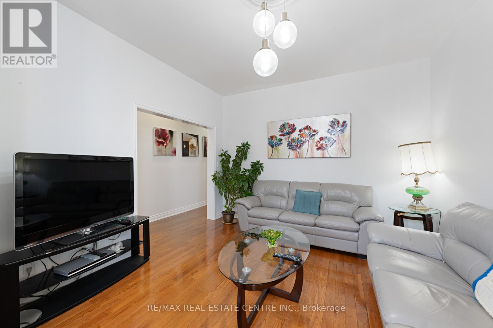 14 Churchill Avenue, Toronto, Ontario  M6J 2B4 - Photo 7 - C12188811