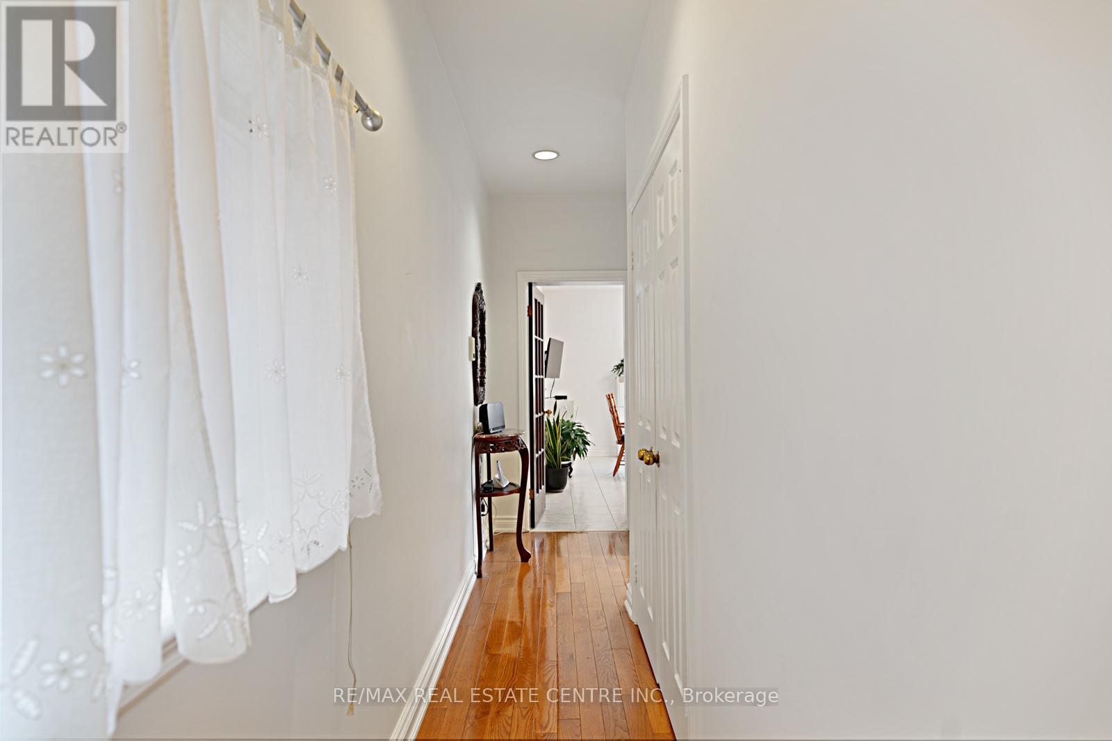 14 Churchill Avenue, Toronto, Ontario  M6J 2B4 - Photo 8 - C12188811