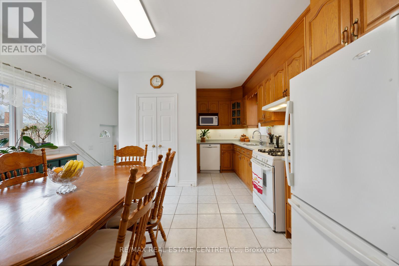 14 Churchill Avenue, Toronto, Ontario  M6J 2B4 - Photo 9 - C12188811