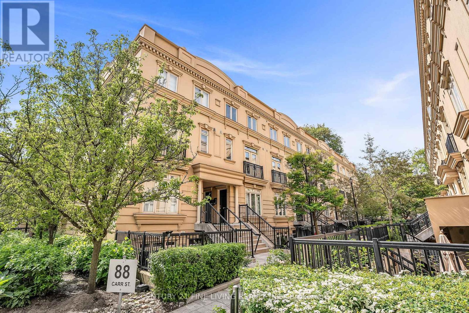 35 - 88 CARR STREET, Toronto, Ontario