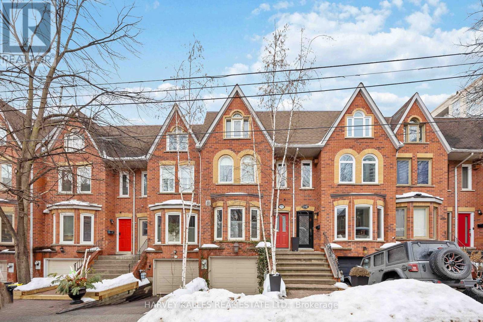 576 ONTARIO STREET, Toronto, Ontario
