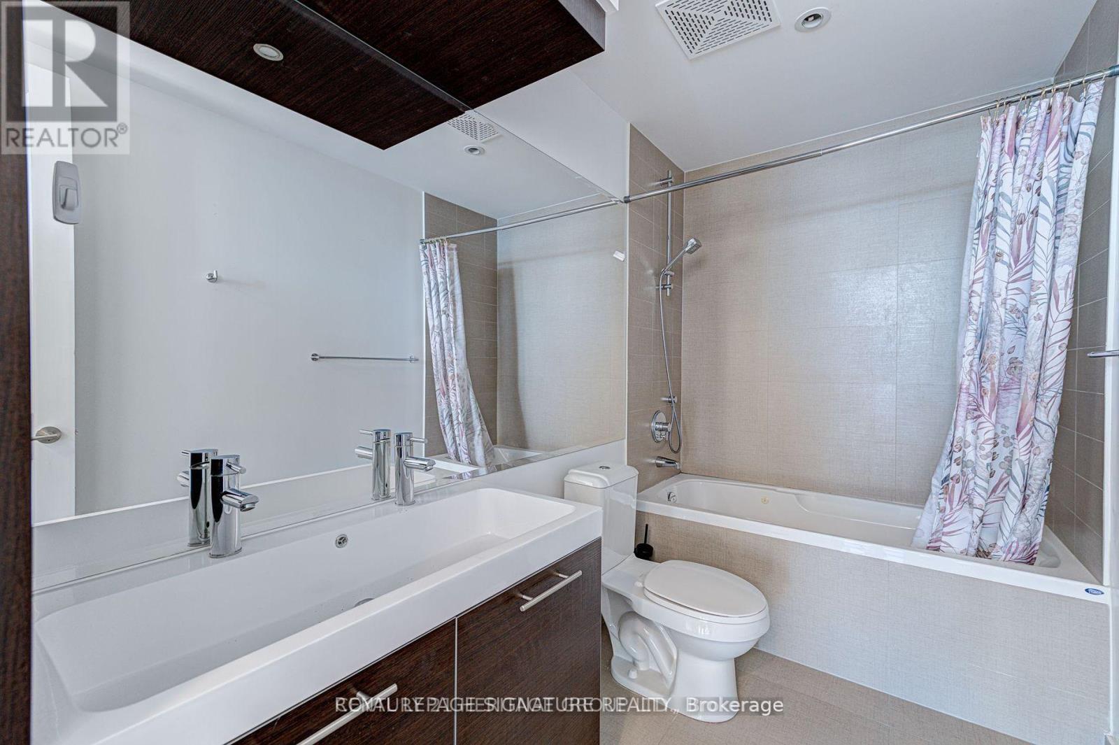 7209 - 388 Yonge Street, Toronto, Ontario  M5B 0A5 - Photo 15 - C12188879