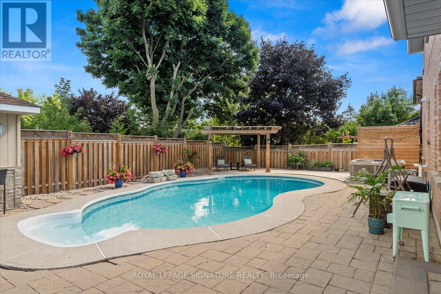 6 Mapleglen Court, Whitby, Ontario  L1R 1T7 - Photo 11 - E12188754