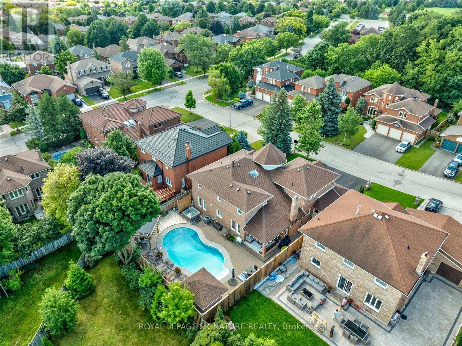 6 Mapleglen Court, Whitby, Ontario  L1R 1T7 - Photo 3 - E12188754